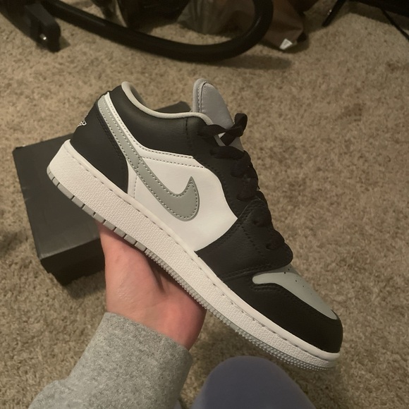 Air Jordan 1 Low GS Smoke Grey - Picture 3 of 8
